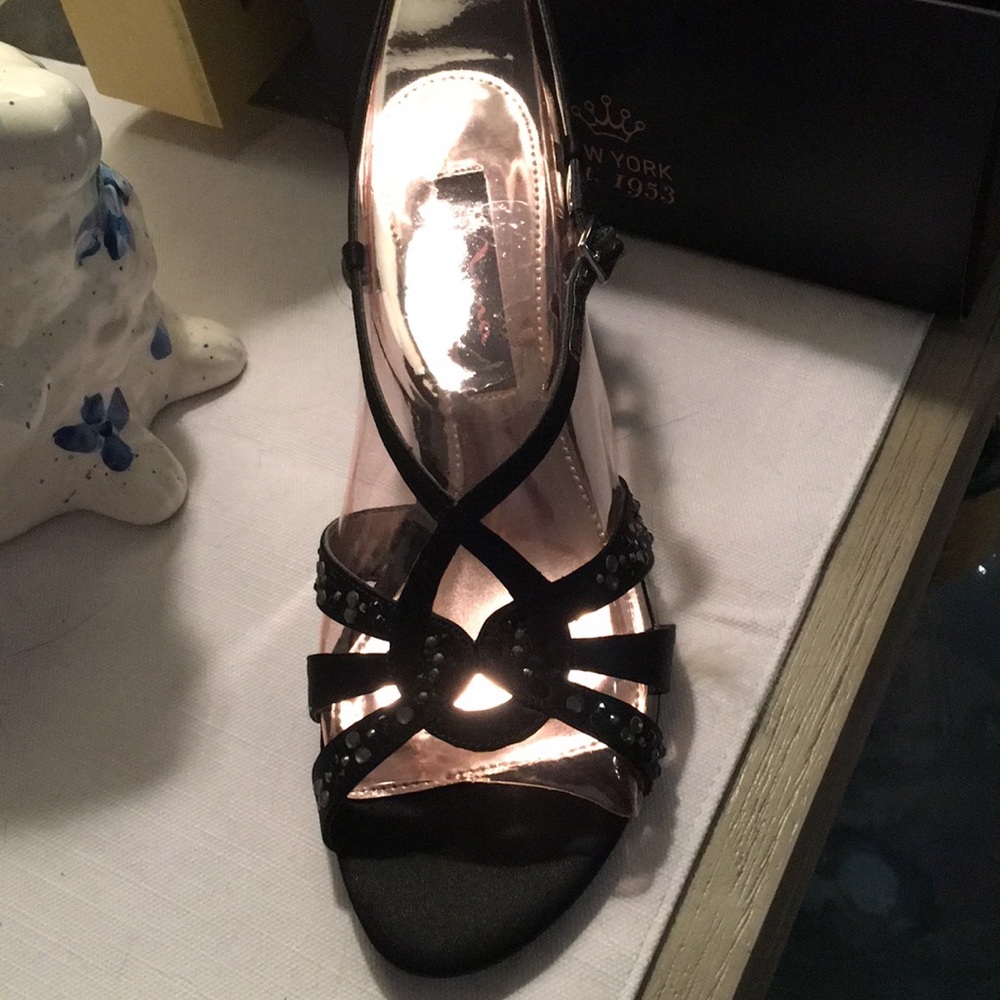 Shoes - Picture 2 of 3